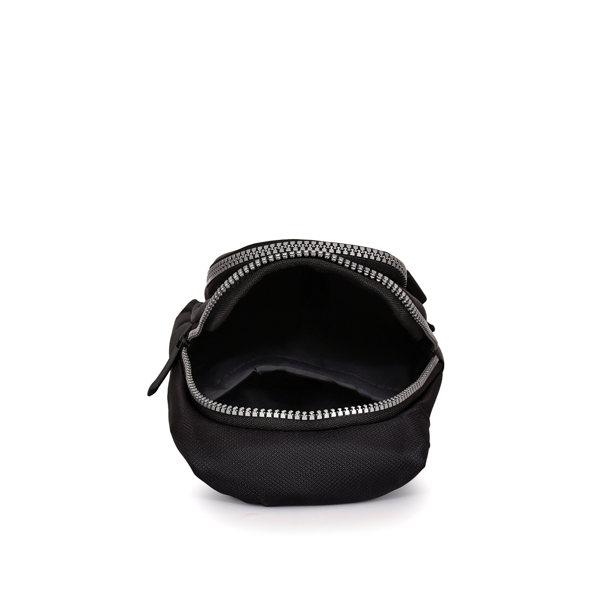 Tener 3.5L sling bag storage and zipper detail